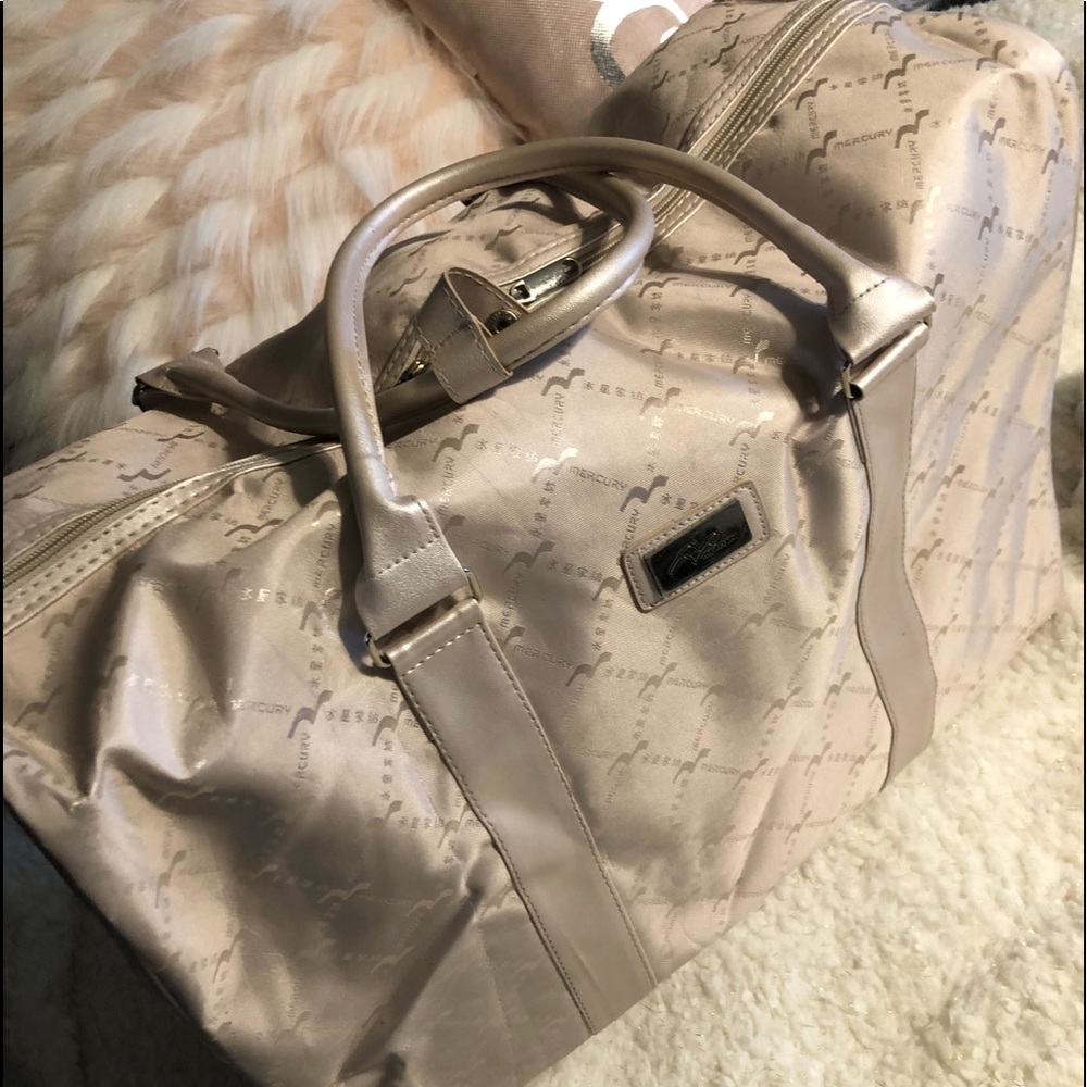 💓💓SOLD‼️💕Large Light pink overnight bag